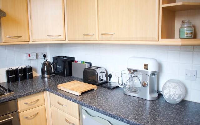 2 Bedroom Apartment Near Murrayfield