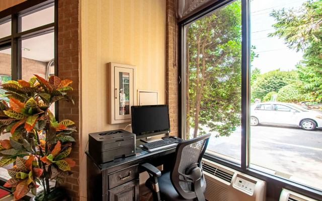 Econo Lodge Metro