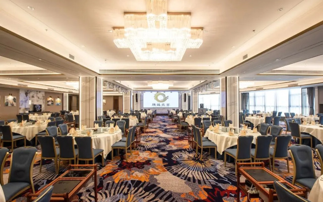 Rising Dragon International Hotel