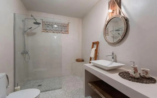 Rose Traditional House