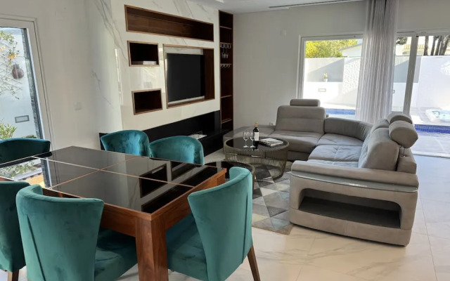 Paraty Villa by Cadenzalux