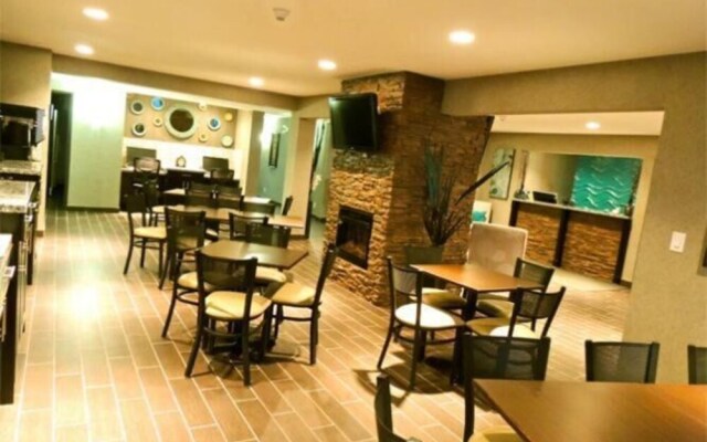 Redvers Western Star Inn & Suites