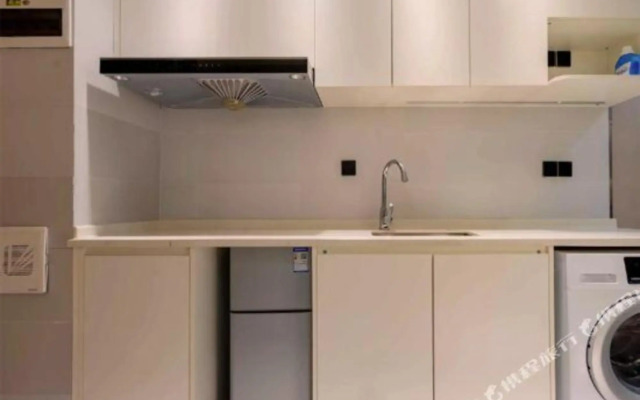 Manfei Theme Apartment (Meizhou wanda plaza Branch)