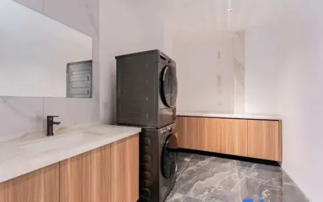 Lingji Aesthetic Hotel (People's Square Jilin University Second Hospital)