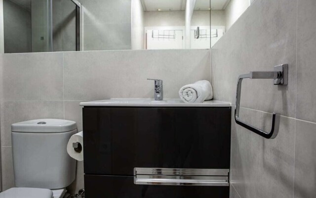 Modern 3 Bdr 2 Bath in La Latina, Near Metro