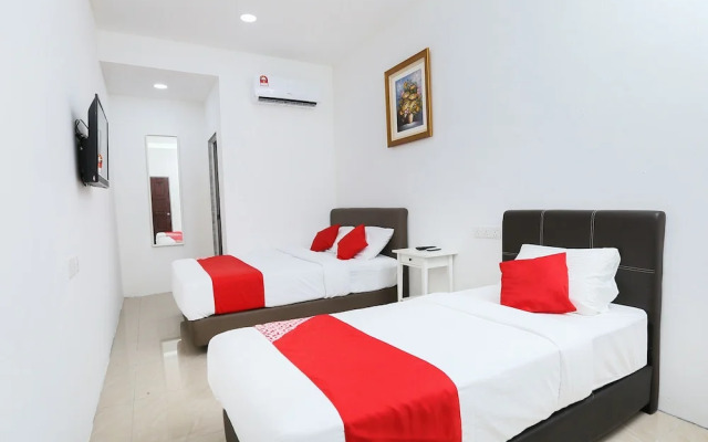 OYO 89772 Roselyn Inn