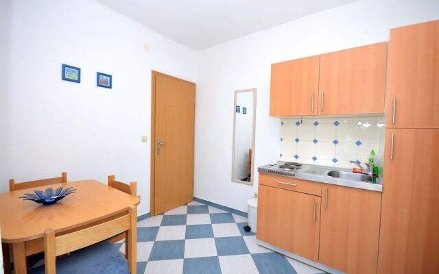 Apartments and Rooms Mare