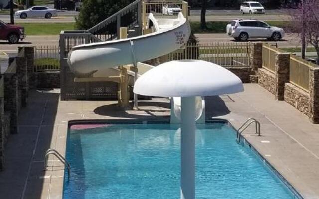 Colonial House Motel