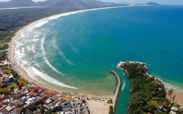 Nomades Riverside - Adventure Hostels & Coworking