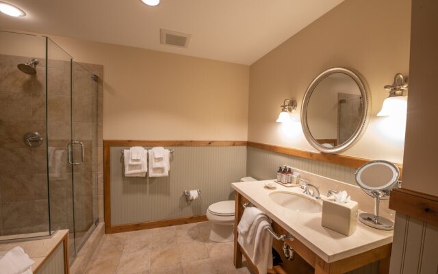 Kid-Friendly 2 Bedroom Bathroom - Slopeside Condo - No Cleaning Fee! by RedAwning