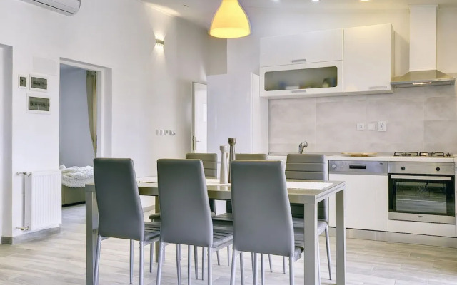 Boutique Villa in Peroj With Garden
