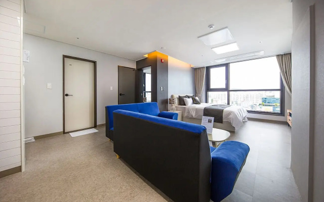 Shine Hotel