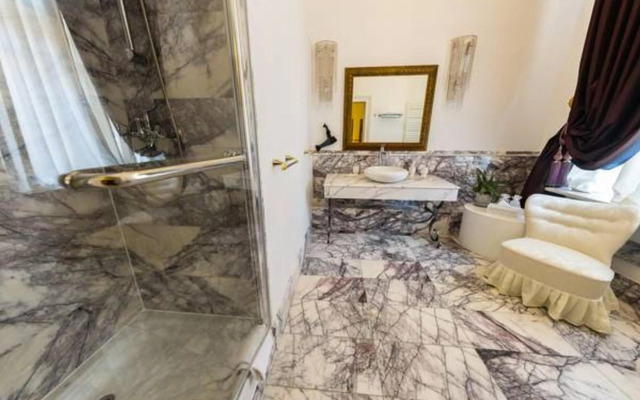 Grand Boutique Hotel