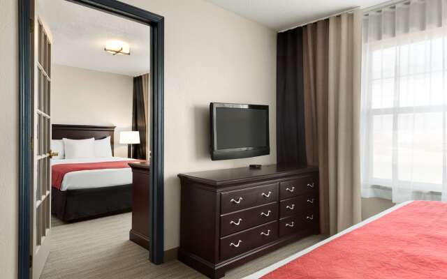 Country Inn & Suites by Radisson, Kansas City at Village West, KS