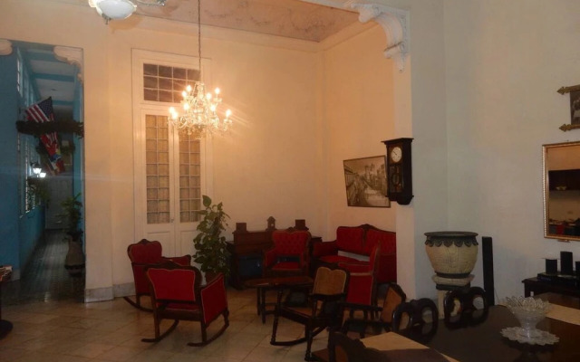 Casa Colonial Abogados Leonardo y Angela