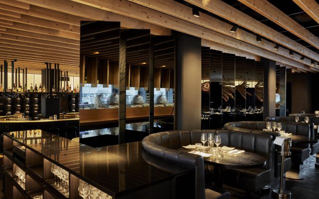 Roomers Munich, Autograph Collection