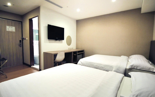 The Riverside Hotel International