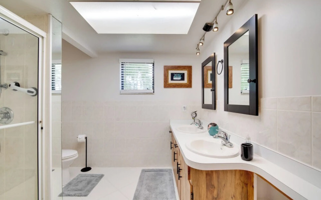 Walk to Lake: Geataway w/ Yard in Inverness