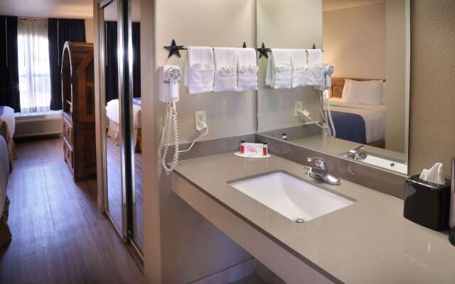 Days Inn & Suites by Wyndham Llano