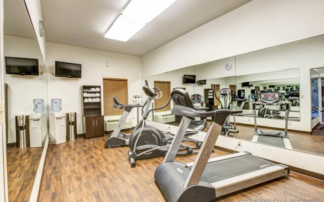 Comfort Suites At Rivergate Mall