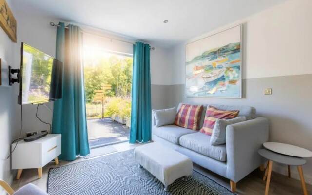 2 Bedrooms, Overlooking Little Petherick Creek