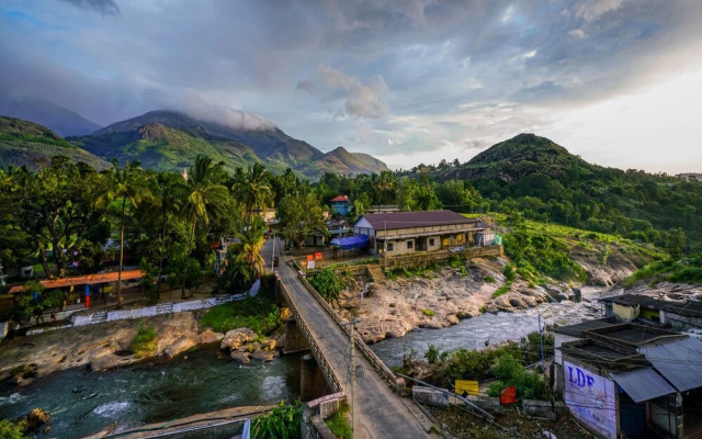 OYO 15647 River View Inn