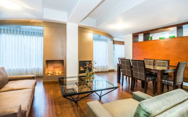 Lloyds Apartsuites Parque 93