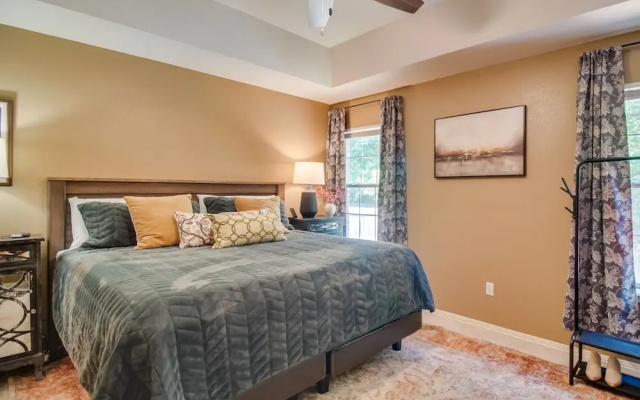 Charming Arkansas Retreat w/ Deck, Near Downtown!