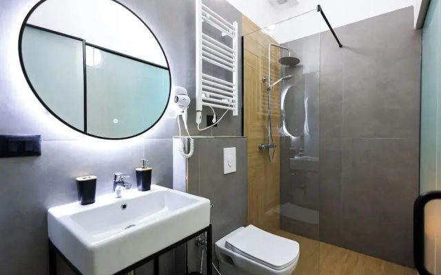 Grandstay Central 103