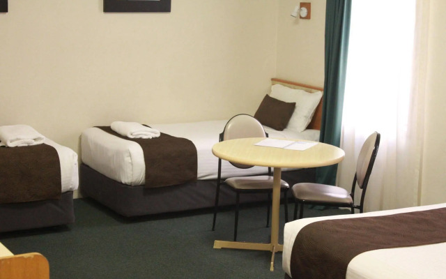 Mid City Motor Inn