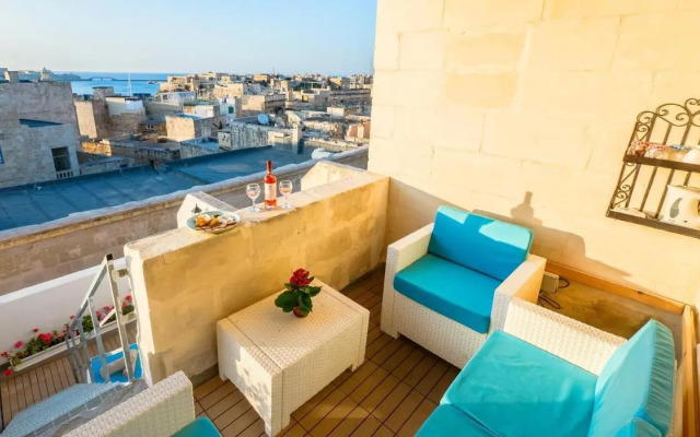 Kharmen A 1565s House with Seaviews