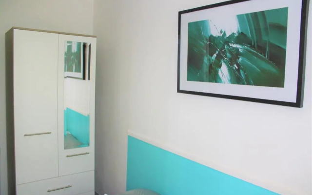 Beautiful 3 bed house Sleeps 6 Free Parking!