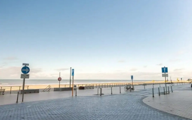 Modern Apartment Near the Beach