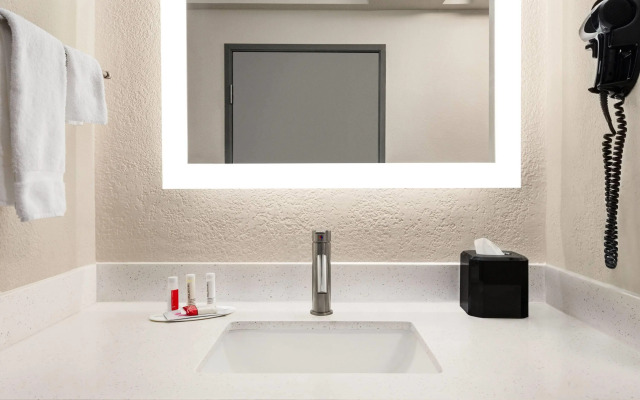 Baymont by Wyndham Blackwell I-35