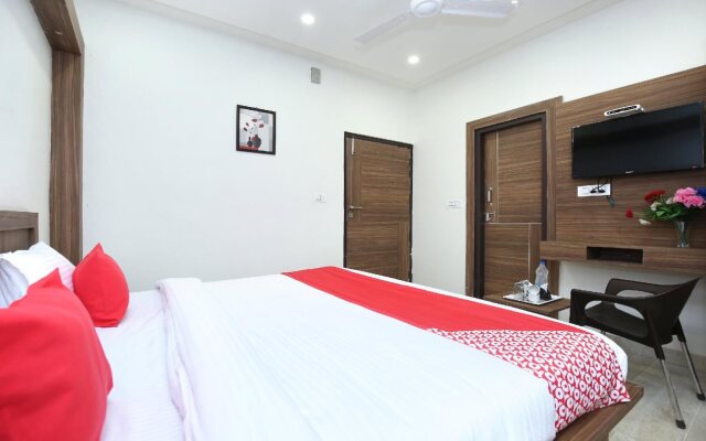 Hotel S7 by OYO Rooms