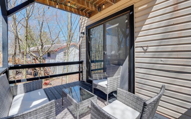 Lake & Pool Access: Poconos Retreat in Tobyhanna!