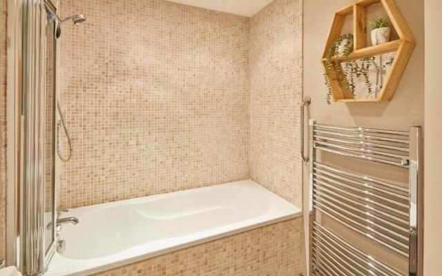 Host & Stay - Easby Hall 2