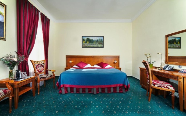 Superior Double room (full double bed) (queen size bed)