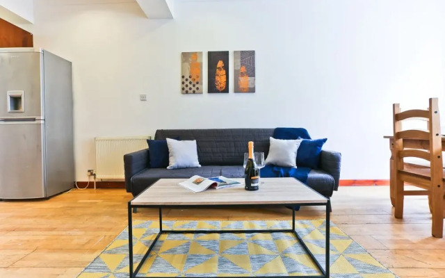 Platinum Apartments in Farringdon 9980