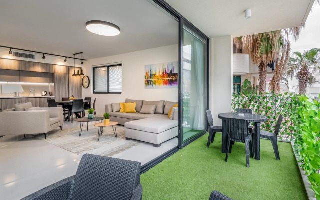 Spacious & Design 2BDR W/ balcony and parking