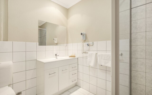 Ciloms Airport Lodge