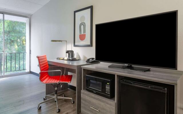 Ramada by Wyndham Windsor Locks