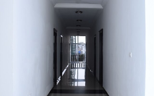 yellow apple hotel