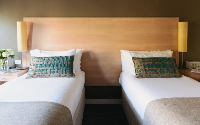 Saint Kilda Beach Hotel