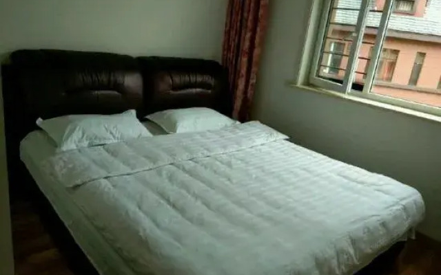 Benxi Huamu Hefu Warm Apartment