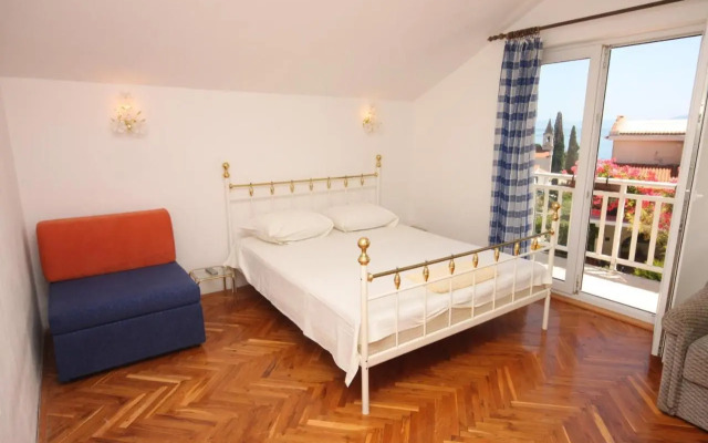 Apartments by the sea Brist, Makarska - 6813