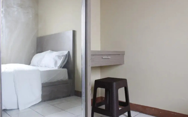 Minimalist 3BR Gateway Cicadas Ahmad Yani Apartment