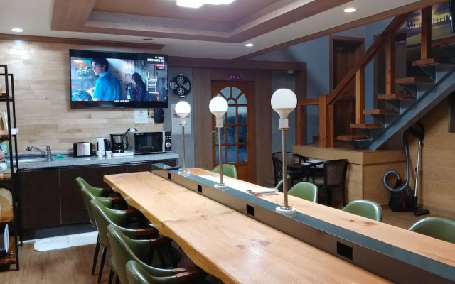 Cheomseongdae House
