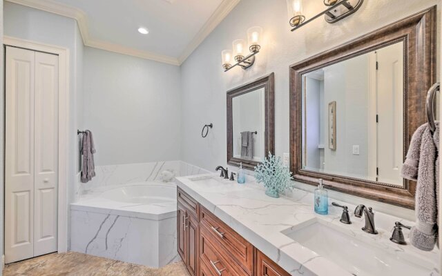 Coastal Naples Getaway ~ 2 Mi to Beaches!