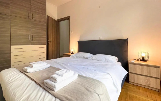 Key Biscayne Elegant 77sqm Apt in Paleo Faliro